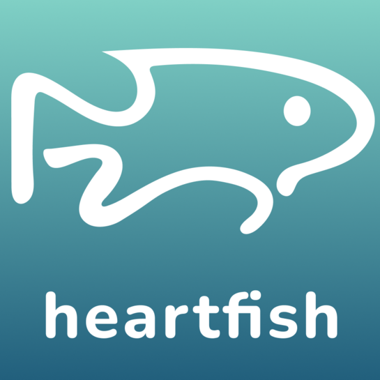 Logo von Heartfish (Blau-grüner Hintergrund mit weißem stilisiertem Fish in Seitenansicht. Schriftzug "heartfish" in weiß am unterem Rand des Bildes.)